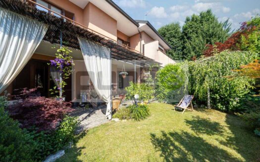 Villa plurifamiliare via Montecompatri 17, Busnago